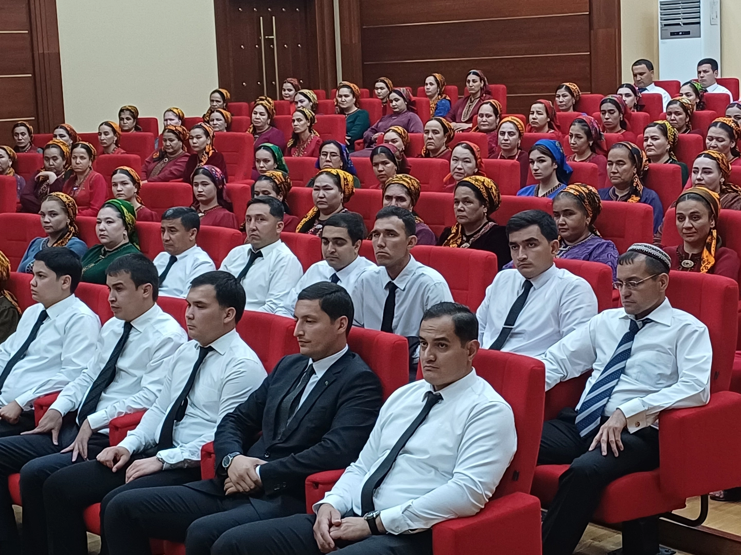“HALK MASLAHATY – BELENT MAKSATLAR BILEN AÝDYŇ GELJEGE” ATLY   MASLAHATY GEÇIRILDI