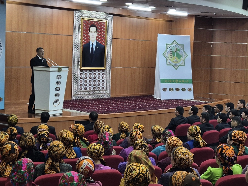 “TÜRKMENISTANYŇ HALK MASLAHATY - BEÝIK ÖSÜŞLERIŇ  RÖWŞEN GELJEGI” ATLY MASLAHAT GEÇIRILDI