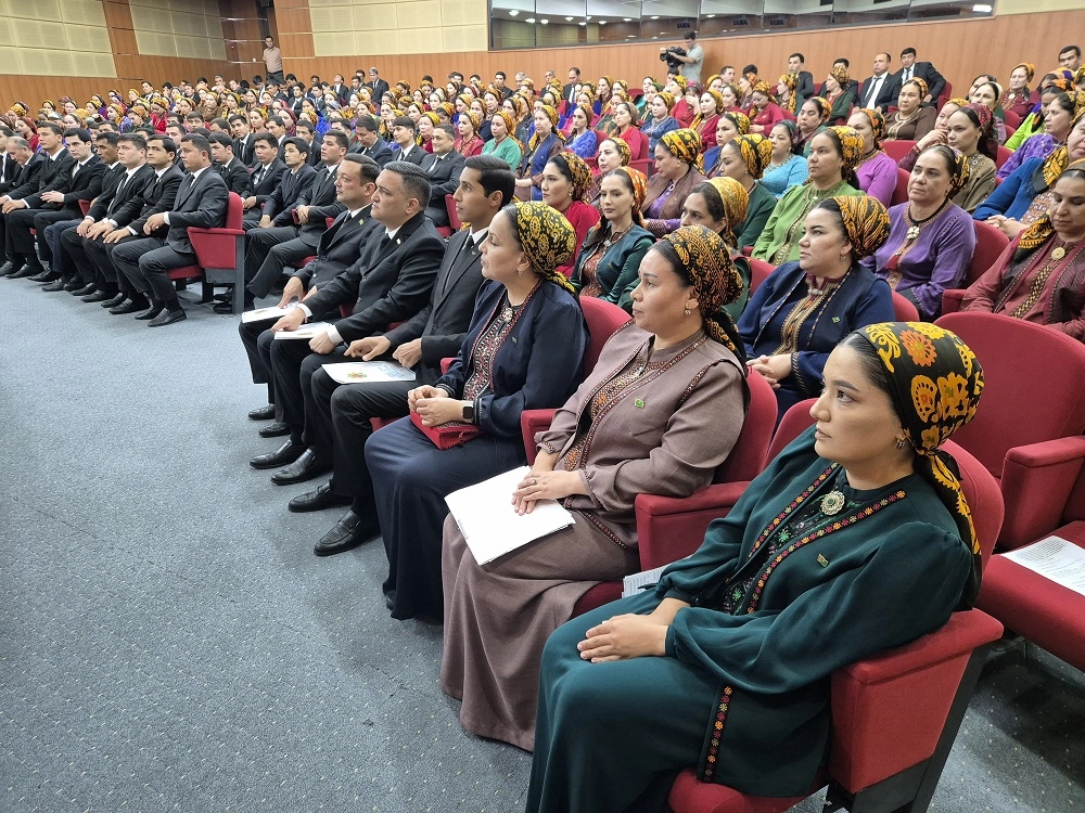 “TÜRKMENISTANYŇ HALK MASLAHATY - BEÝIK ÖSÜŞLERIŇ  RÖWŞEN GELJEGI” ATLY MASLAHAT GEÇIRILDI