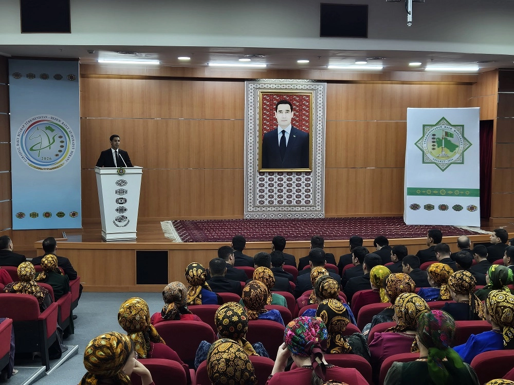 “TÜRKMENISTANYŇ HALK MASLAHATY - BEÝIK ÖSÜŞLERIŇ  RÖWŞEN GELJEGI” ATLY MASLAHAT GEÇIRILDI