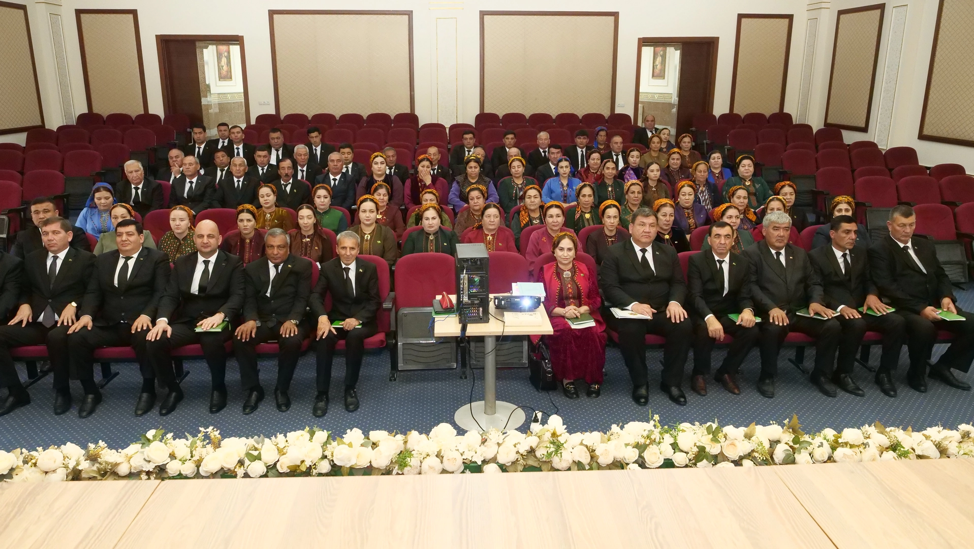 Awazada “Ylym – bilim ýagty geljege şugla” atly maslahat geçirildi