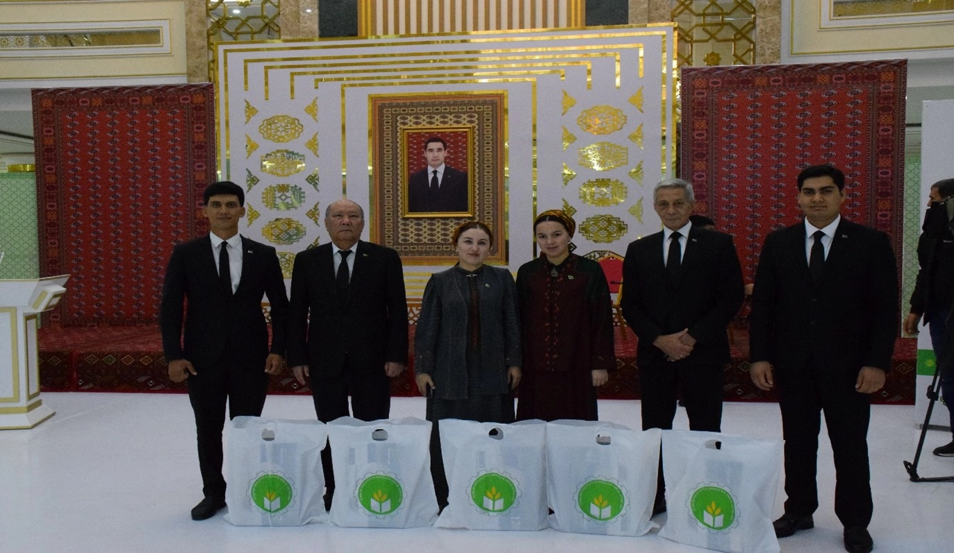Gurluşyk we senagat toplumynyň batly gadamlary